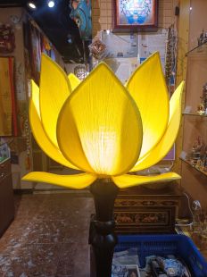 Lotus Standing Lamp ( YELLOW )